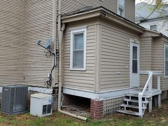3rd image of 213 S 9th St