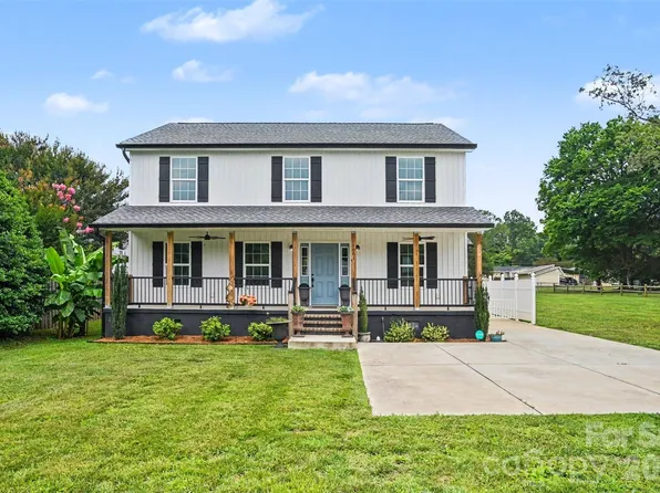 1001 Noles Dr, Mount Holly, NC 28120