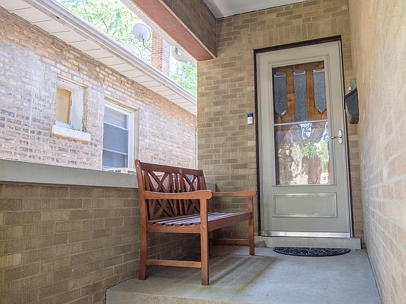 5th image of 5750 N Fairfield Ave
