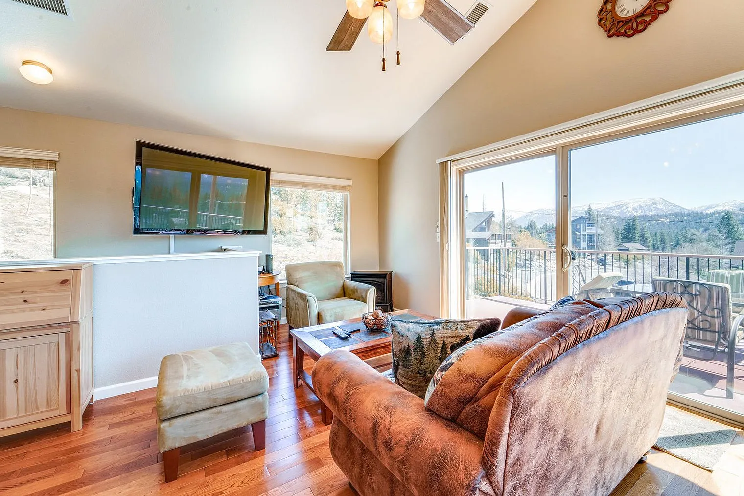 2 bed, 2.0 bath, 1668 sqft, $4,419 — Photo 2