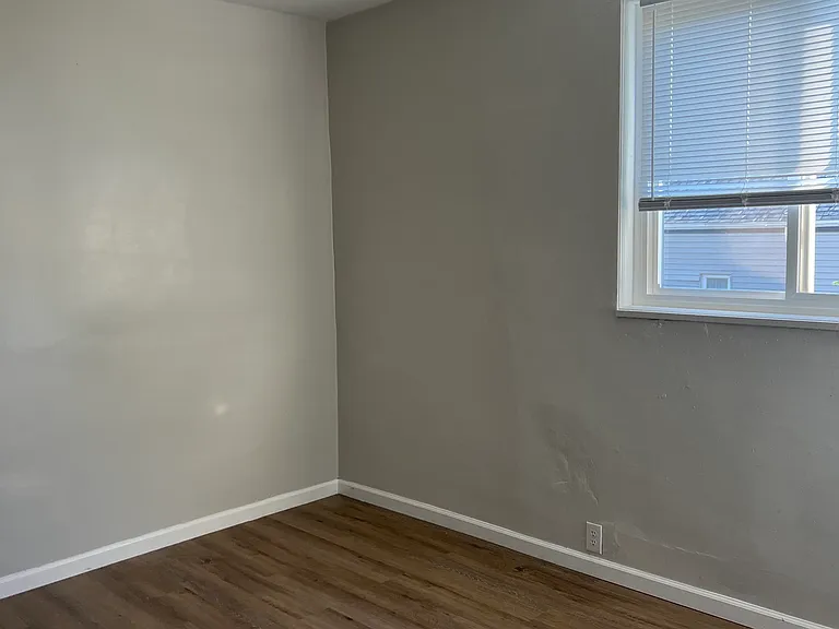 427 Ormsby Ave — Photo 11