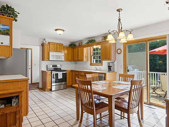 5th image of 3158 E Duck Lake Rd