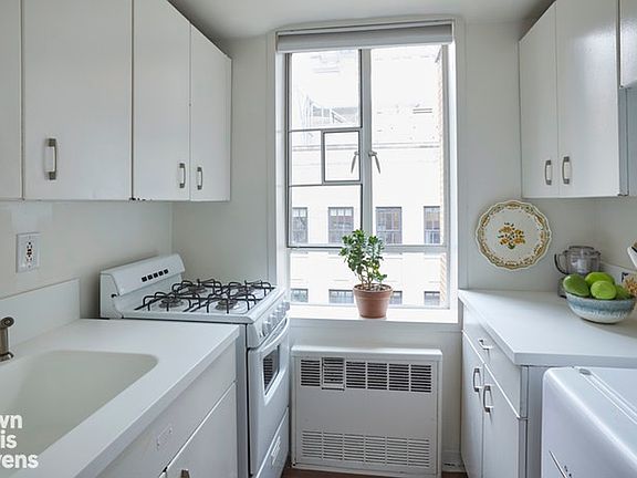 4th image of 15 W 12th St Penthouse A