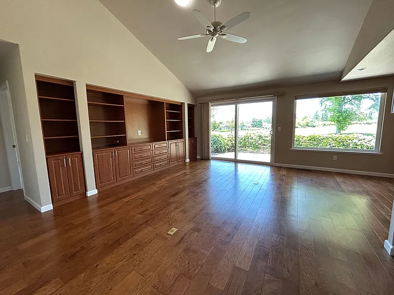 329 Oak Leaf Cir — Photo 12
