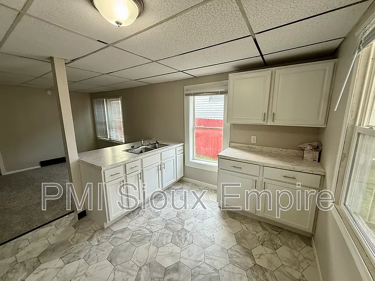 316 N Sherman Ave — Photo 13