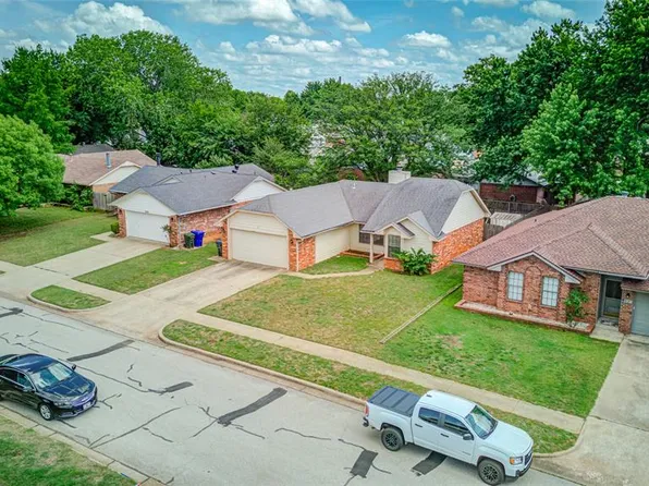 816 N Coopers Hawk Dr, Norman, OK 73072
