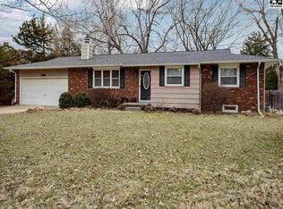 3504 N Lakeview Rd, Hutchinson, KS 67502