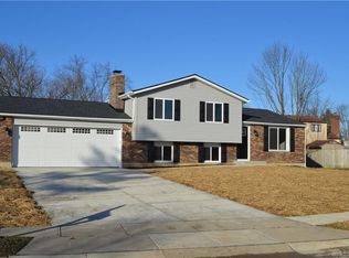 50 Roundtree Ct, Springboro, OH 45066