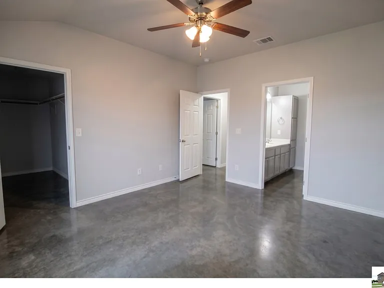 300 Lowes Blvd #B — Photo 38