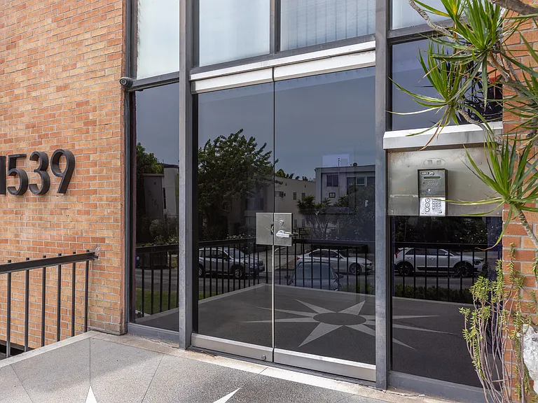 1539 N Laurel Ave #103 — Photo 46