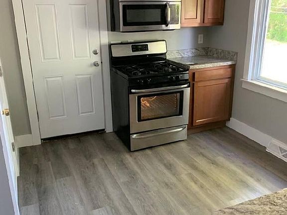 4th image of 11075 Essex Ave