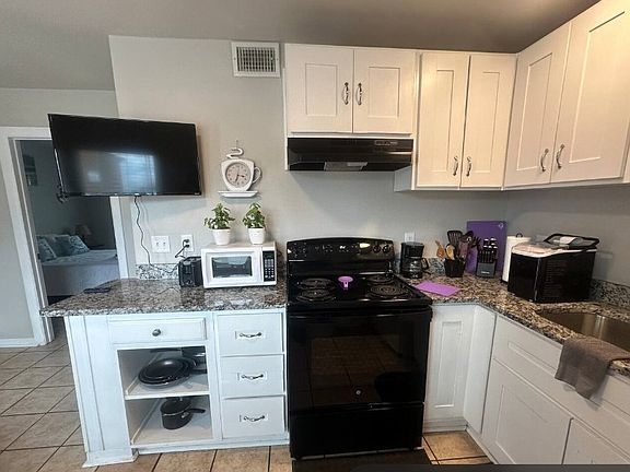 3rd image of 1402 N 2nd St #3