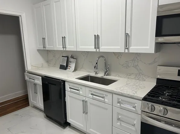 44-14 Newtown Rd, Astoria, NY 11103