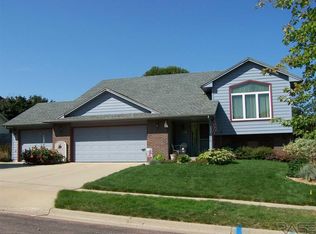 2005 S Hillview Rd, Sioux Falls, SD 57110