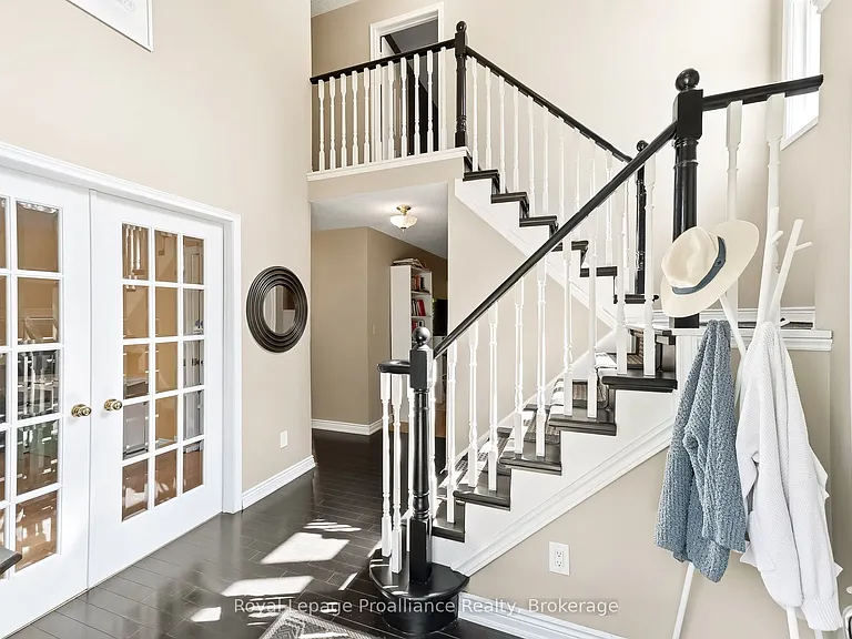 37 Ravine Dr — Photo 6