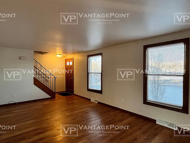 471 Taft St — Photo 10