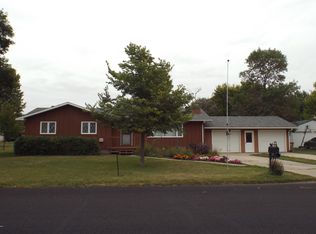 122 13th St SW, Watertown, SD 57201