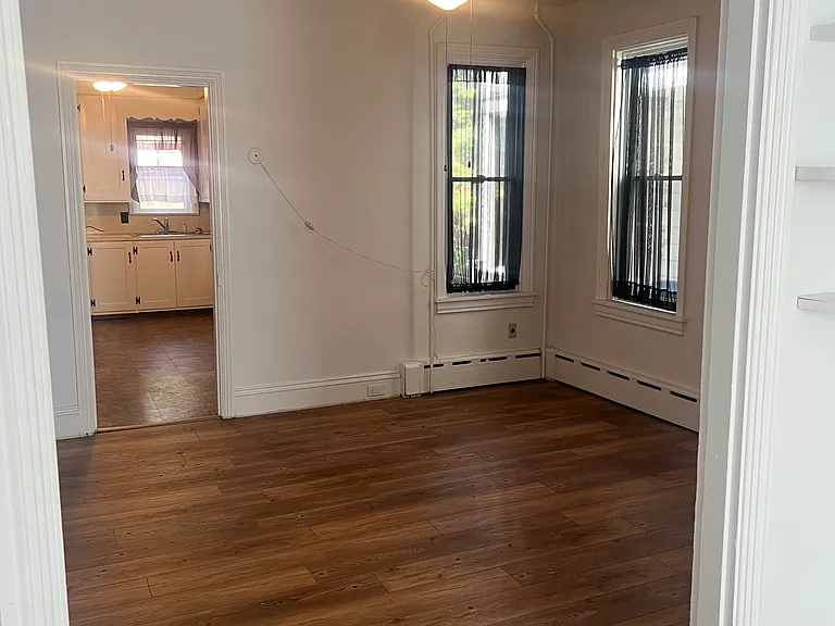 402 N Bedford St — Photo 5