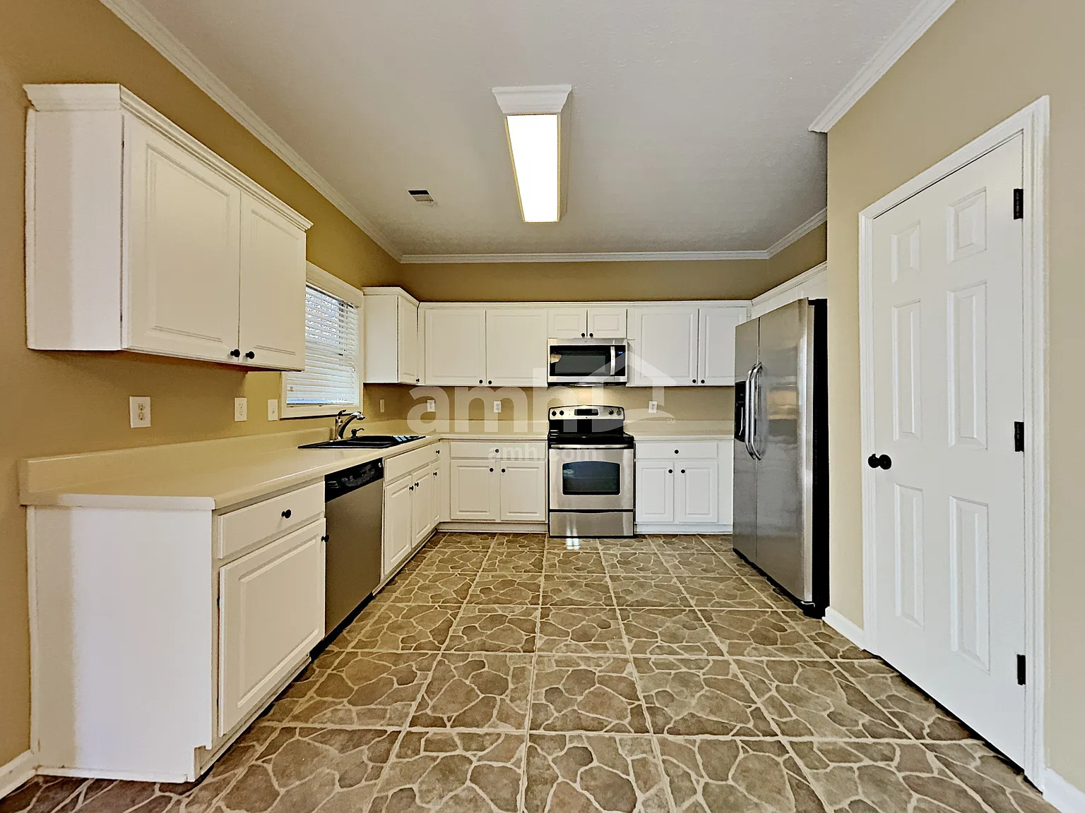 3 bed, 2.5 bath, 2142 sqft, $2,455 — Photo 3