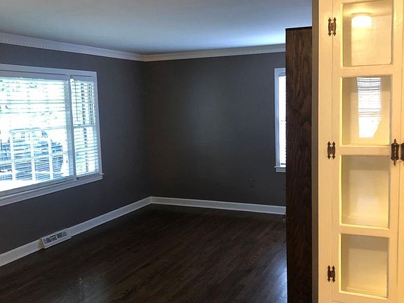 3rd image of 115 E Augusta Pl