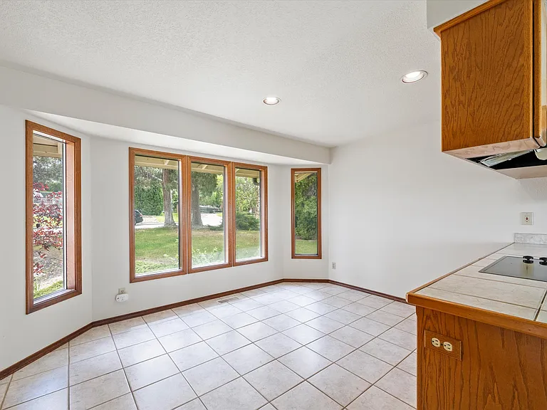 212 Edgewood Dr — Photo 12