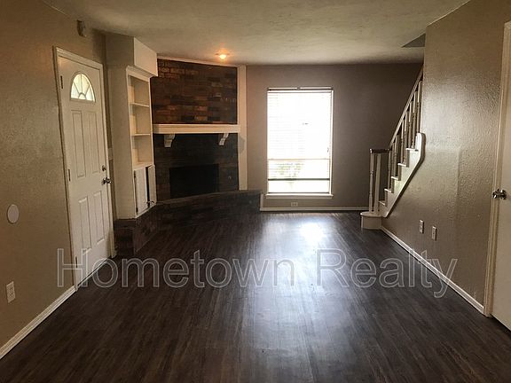 4th image of 1013 Kelly Park Rd