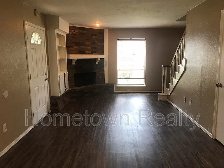 1013 Kelly Park Rd — Photo 5
