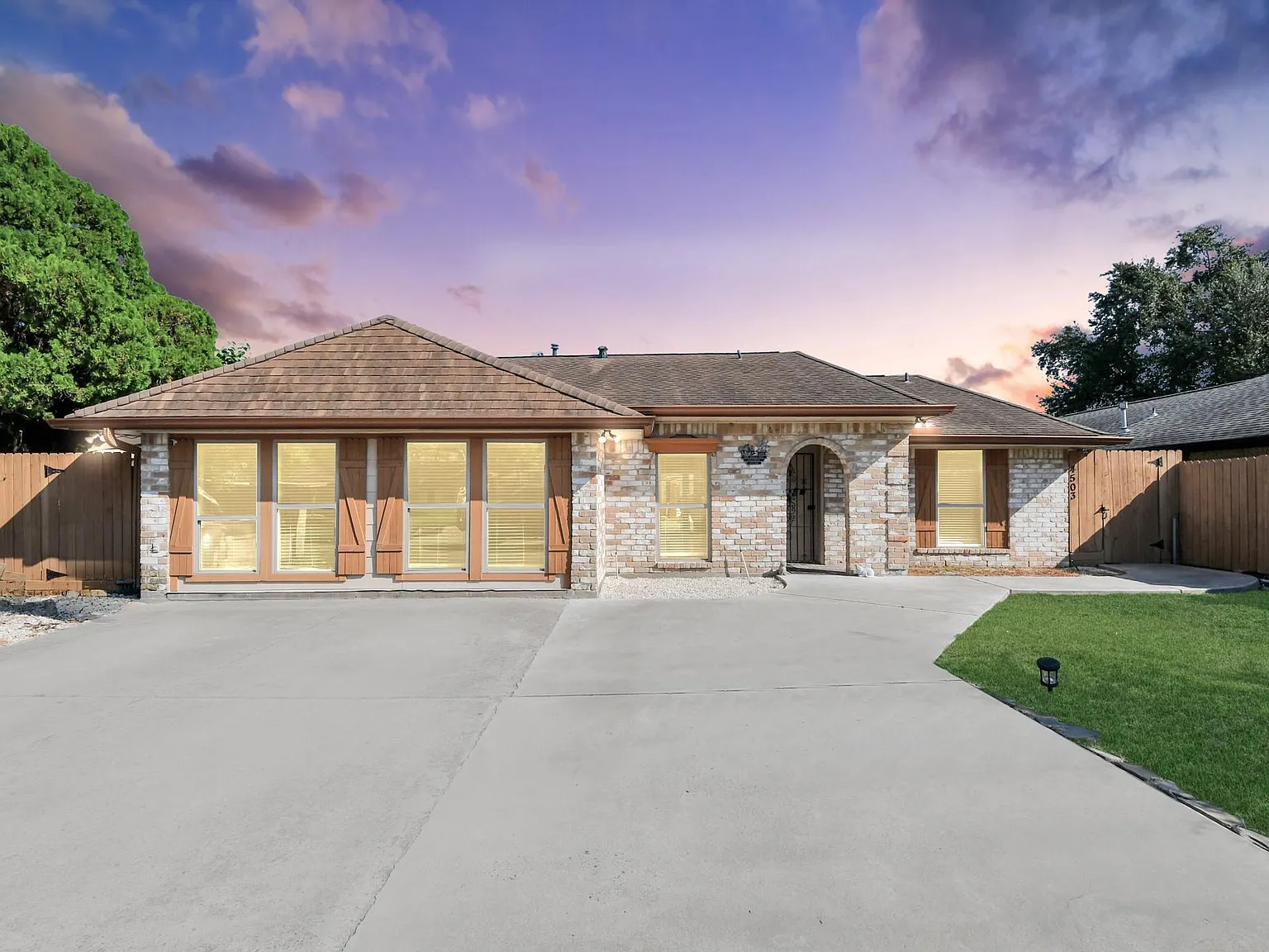3 bed, 2.0 bath, 1988 sqft, $1,750 — Photo 1