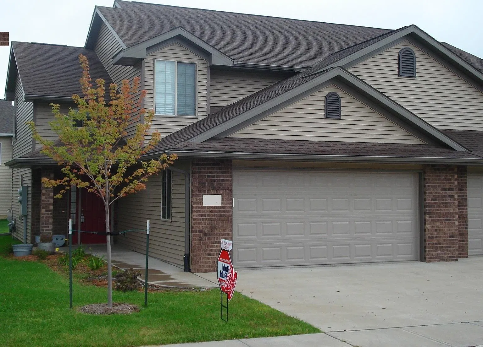 3 bed, 2.5 bath, 1641 sqft, $1,750 — Photo 1