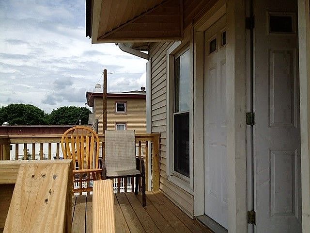 2nd Fl entrance, common area porch