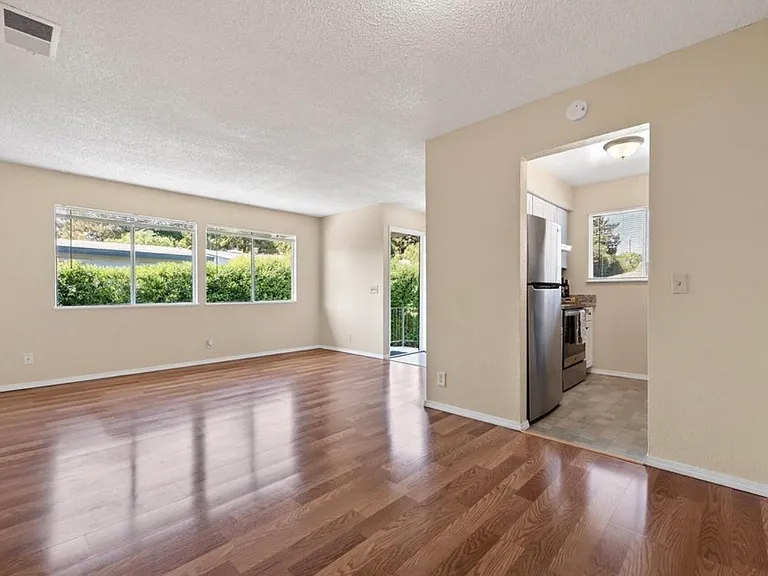 1065 Mohr Ln #D — Photo 4