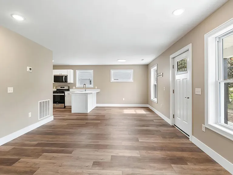 204 N Van Dorn St — Photo 3