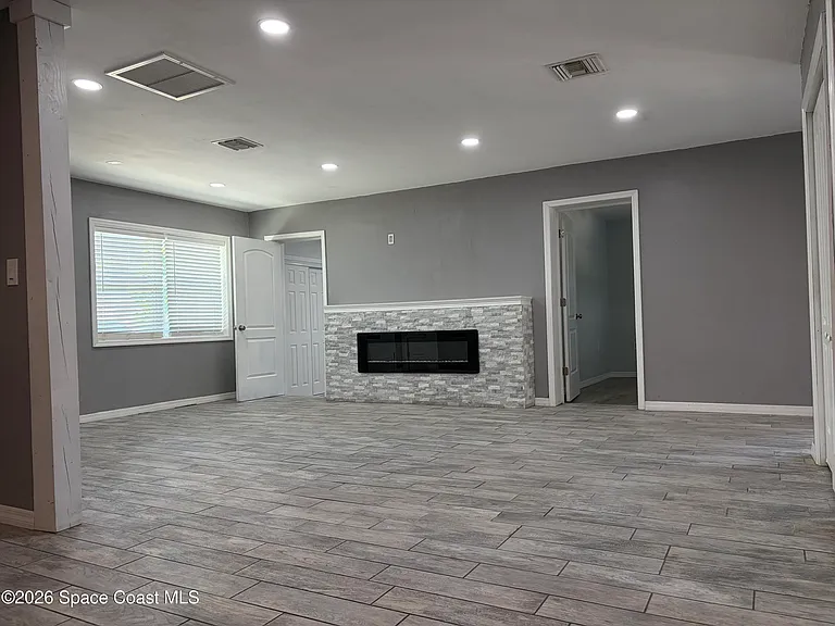 491 Seacrest Ave — Photo 4