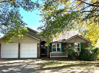 821 W Rosewood Dr, Bloomington, IN 47404