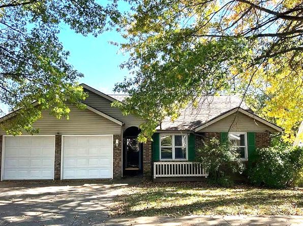 821 W Rosewood Dr