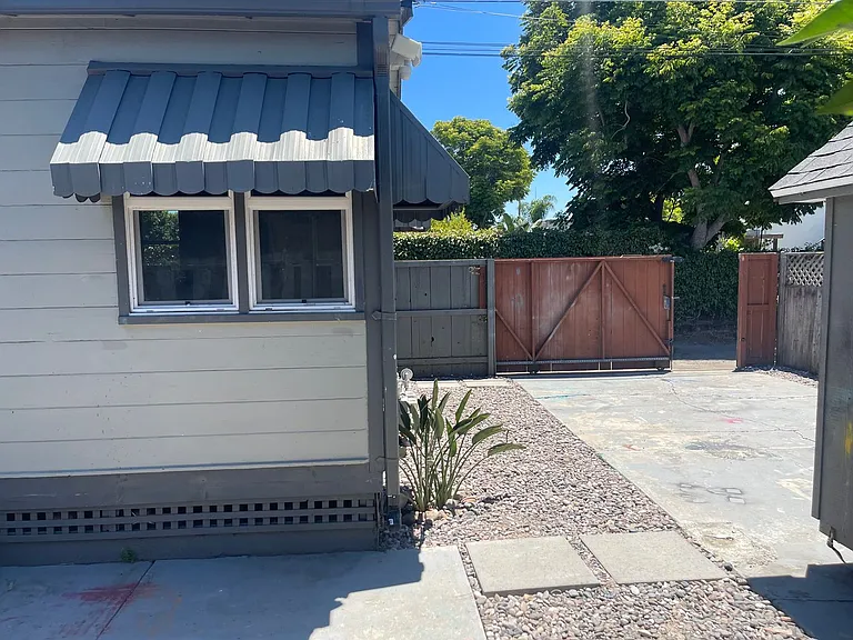 4965 Mansfield St — Photo 9