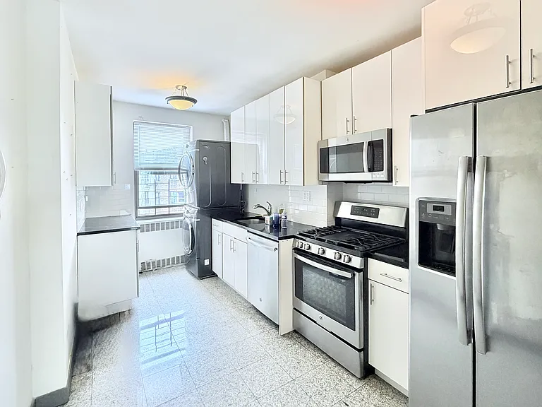 700 Fort Washington Ave #5B — Photo 1