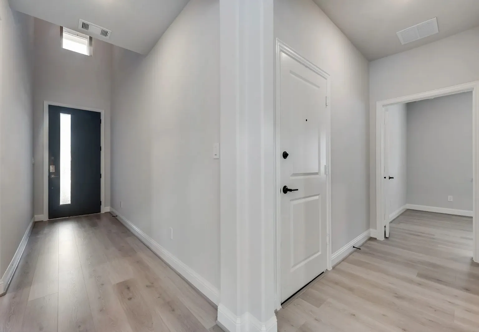 5 bed, 3038 sqft, $3,200 — Photo 4