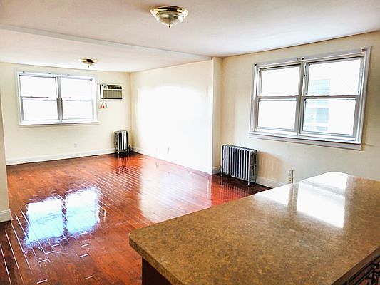 1st image of 926 Avenue S Floor 2