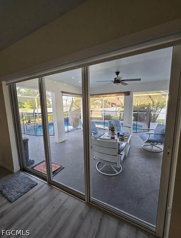 4 bed, 3.0 bath, 1955 sqft, $2,800 — Photo 3