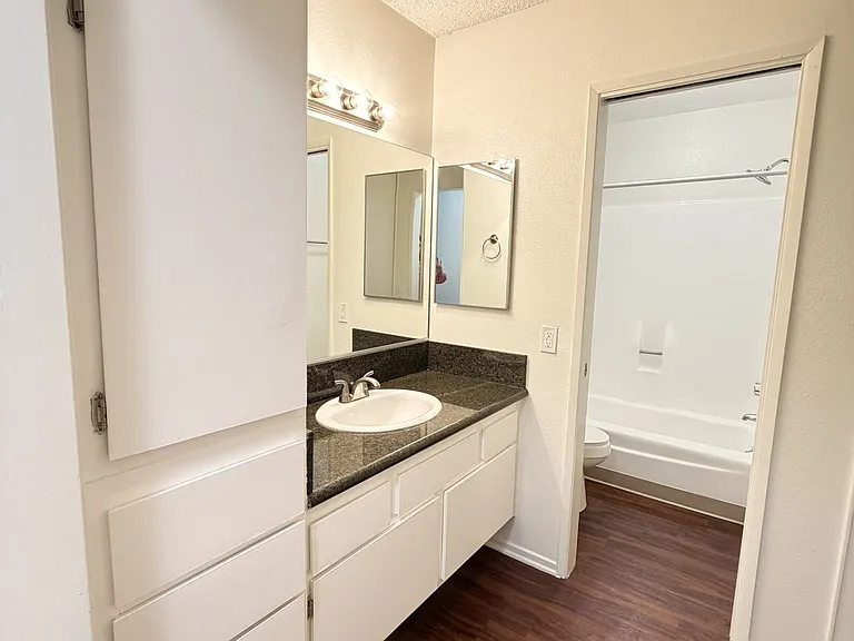 Concord Square Apartments — Photo 32
