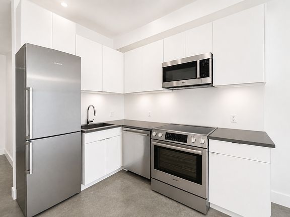 3rd image of 76A Cooper St #3