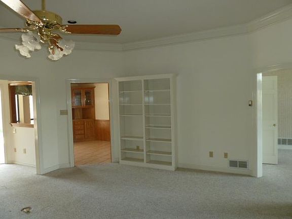 4th image of 607 Creekbend Ct