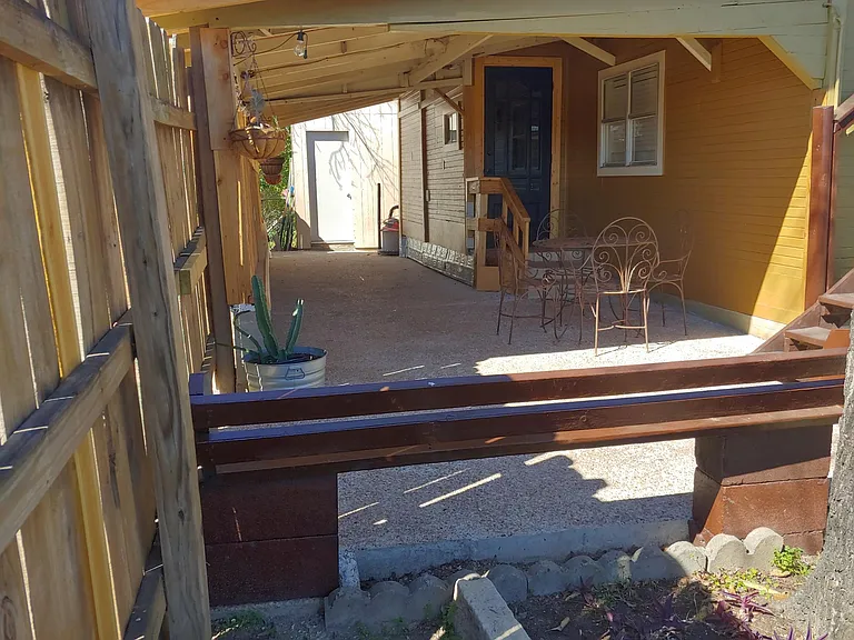 145 N Hackberry Ave — Photo 6