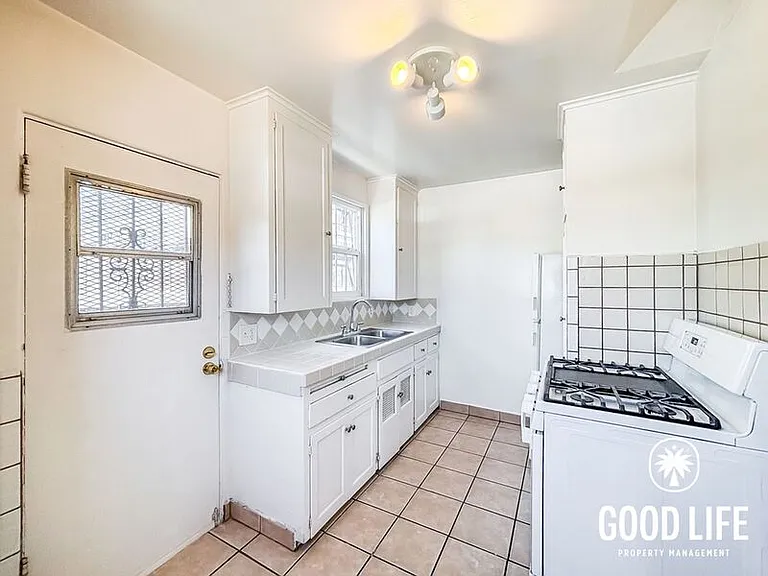 4453 48th St — Photo 6