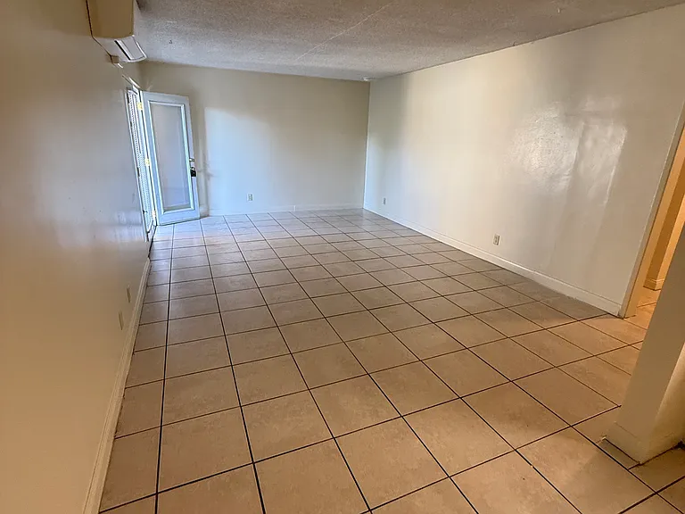 270 Amber Ct #23 — Photo 6