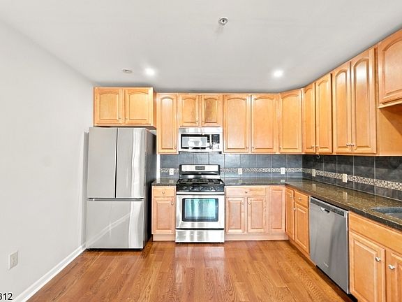 5th image of 22 Sylvan St #2A