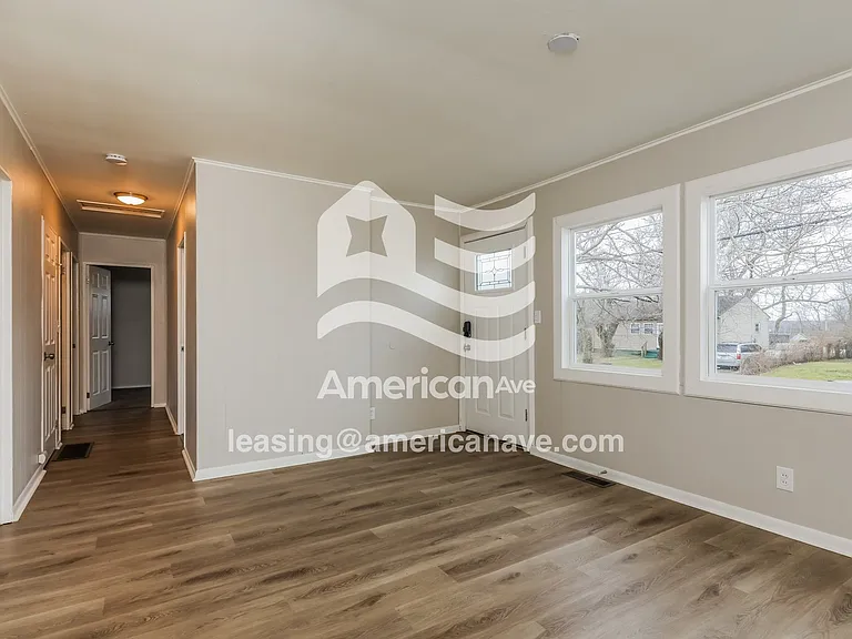 256725_003_wm_-_living_room_13533211.jpg