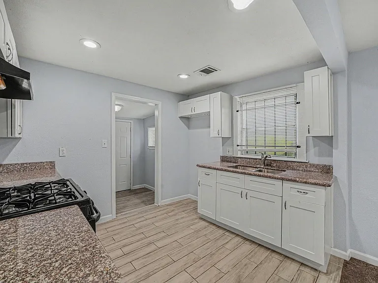 3107 Altoona St — Photo 10