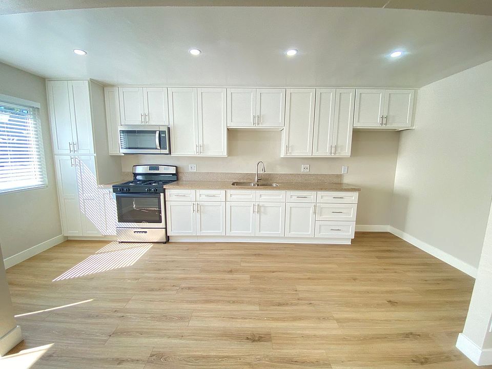 1st image of 625 W Bellevue Dr APT 6
